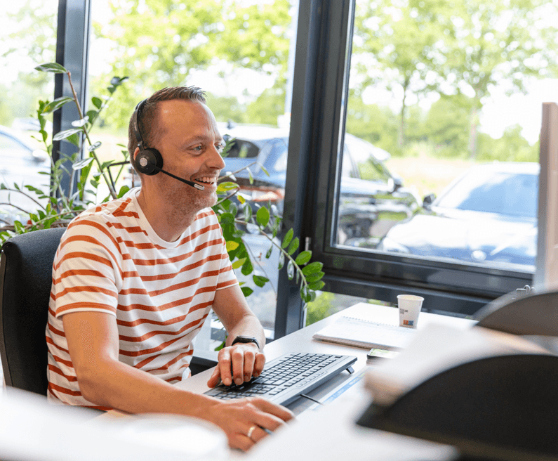 Hero Servicedeskmedewerker 1280x853 Hero Servicedeskmedewerker 1280x853